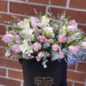 Flowers – By Tati 22 Bouquet – Regular PRICE DROP Flowers Regular
